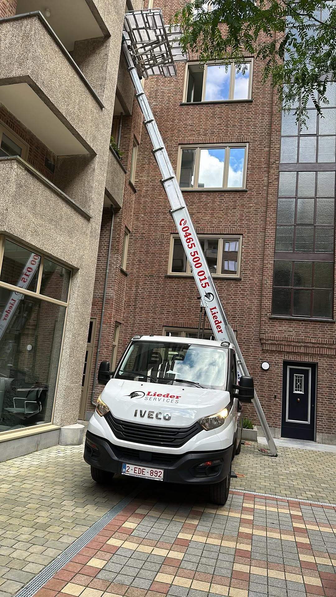 Ladderlift type 8 in actie